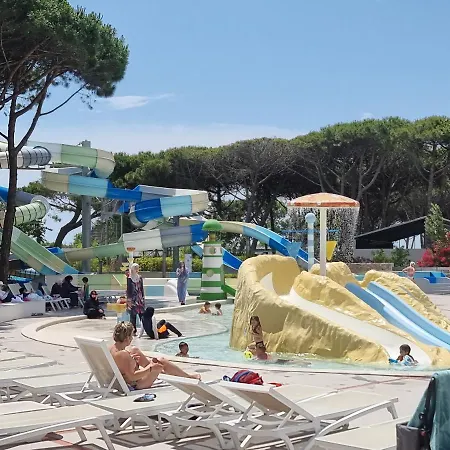 Апартаменты Au Bord Le Castellas