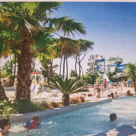 Au Bord Le Castellas Апартаменты