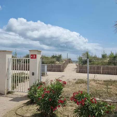 Апартаменты Au Bord Le Castellas